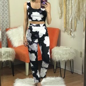 Floral 2 piece set. Pants and crop top.